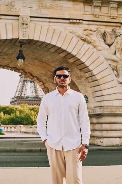 Eiffel Tower Photoshoot in Paris in Paris — photo by Romain B, Smiler