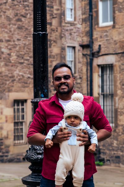 Romantic photoshoot for couples in Edinburgh — photo by Melissa Clark, Smiler
