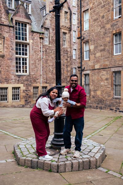 Romantic photoshoot for couples in Edinburgh — photo by Melissa Clark, Smiler