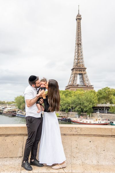 Eiffel Tower Photoshoot in Paris in Paris — photo by Kouss AMOURA, Smiler