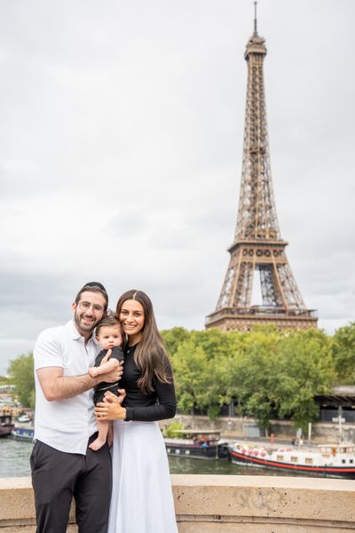 Eiffel Tower Photoshoot in Paris in Paris — photo by Kouss AMOURA, Smiler