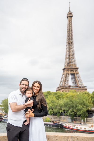 Eiffel Tower Photoshoot in Paris in Paris — photo by Kouss AMOURA, Smiler