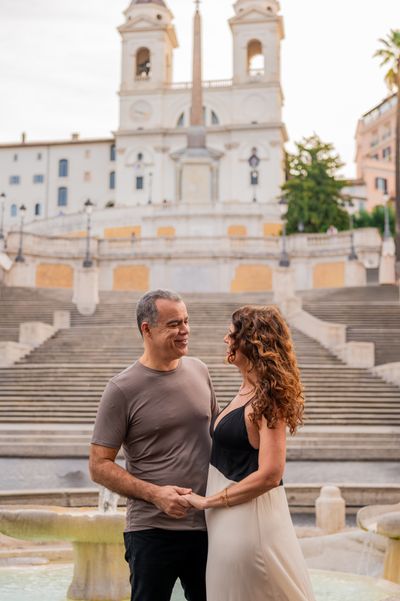 Romantic Couples Photoshoot in Rome — Trastevere (Standard) in Rome — photo by Valentina Fusiello, Smiler