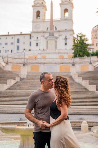 Romantic Couples Photoshoot in Rome — Trastevere (Standard) in Rome — photo by Valentina Fusiello, Smiler