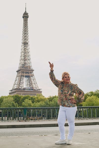 Eiffel Tower Photoshoot in Paris in Paris — photo by Romain B, Smiler