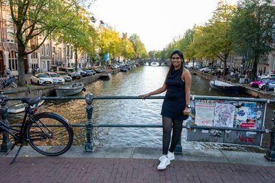 Amsterdam Canals Photoshoot in Amsterdam — photo by Casper de droog, Smiler