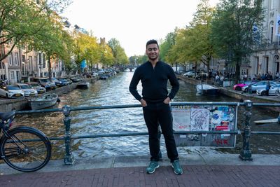 Amsterdam Canals Photoshoot in Amsterdam — photo by Casper de droog, Smiler