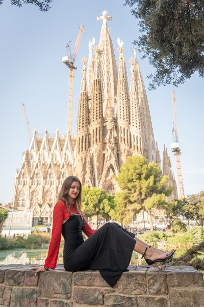 Photoshoot at Sagrada Familia, Barcelona in Barcelona — photo by Rodrigo Sylwan, Smiler