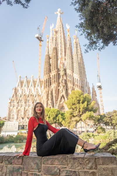 Photoshoot at Sagrada Familia, Barcelona in Barcelona — photo by Rodrigo Sylwan, Smiler