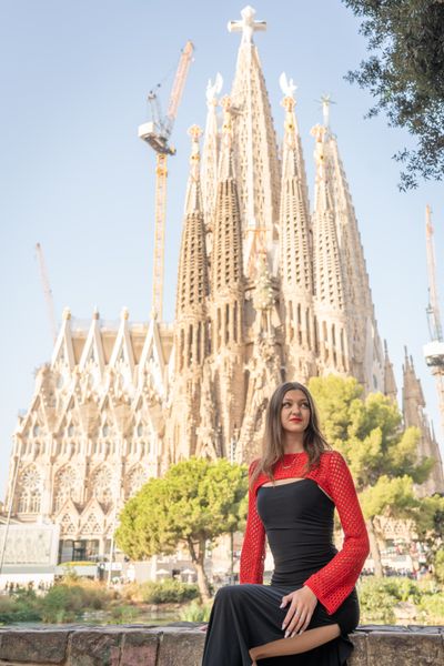 Photoshoot at Sagrada Familia, Barcelona in Barcelona — photo by Rodrigo Sylwan, Smiler