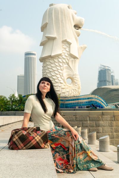 Professional photoshoot at Merlion Park in Singapore — photo by Amelia Yuliana Binte Jamil, Smiler
