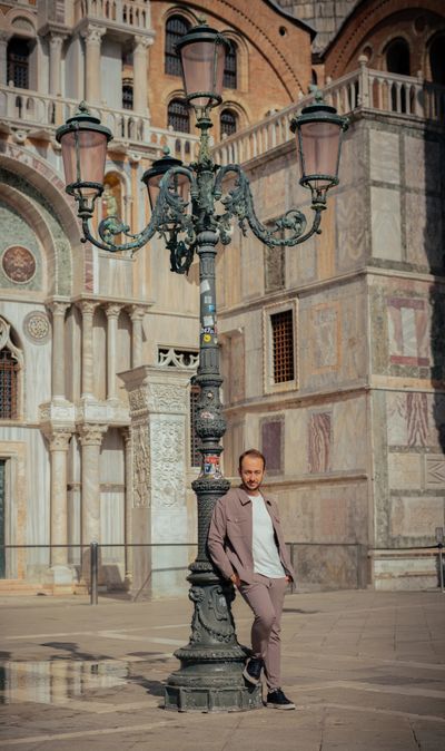 Professional photoshoot at the Piazza San Marco in Venice in Venice — photo by key mazhari, Smiler