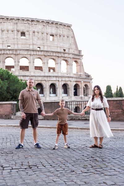 Professional photoshoot at the Colosseum in Rome — photo by Francesco Macioni, Smiler