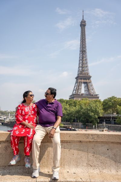 Eiffel Tower Photoshoot in Paris in Paris — photo by Kouss AMOURA, Smiler