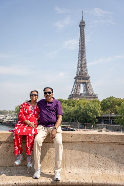 Eiffel Tower Photoshoot in Paris in Paris — photo by Kouss AMOURA, Smiler