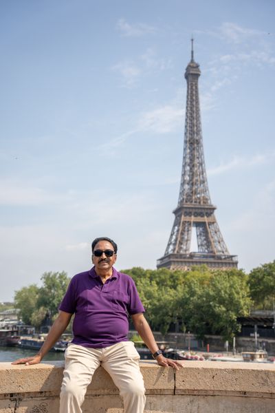 Eiffel Tower Photoshoot in Paris in Paris — photo by Kouss AMOURA, Smiler