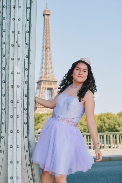 Eiffel Tower Photoshoot in Paris in Paris — photo by Romain B, Smiler