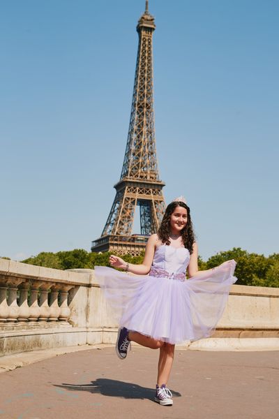 Eiffel Tower Photoshoot in Paris in Paris — photo by Romain B, Smiler