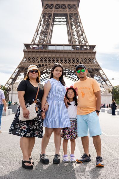 Eiffel Tower Photoshoot in Paris in Paris — photo by Bojan Stanković, Smiler