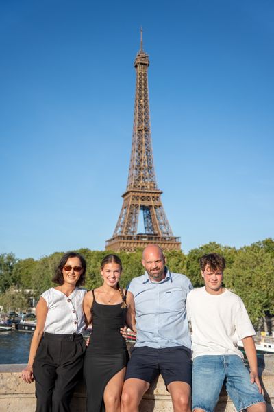 Eiffel Tower Photoshoot in Paris in Paris — photo by Kouss AMOURA, Smiler