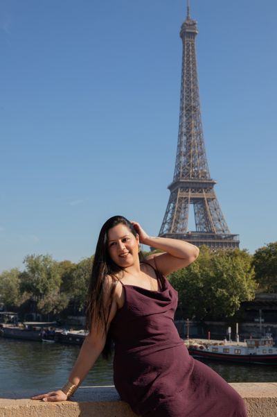Eiffel Tower Photoshoot in Paris in Paris — photo by Moments in Paris, Smiler