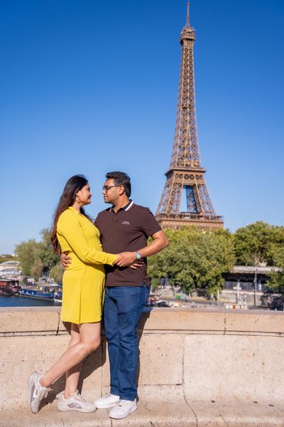 Eiffel Tower Photoshoot in Paris in Paris — photo by Kouss AMOURA, Smiler