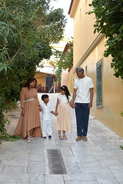 Professional photoshoot at Anafiotika in Athens — photo by Anne Krass, Smiler