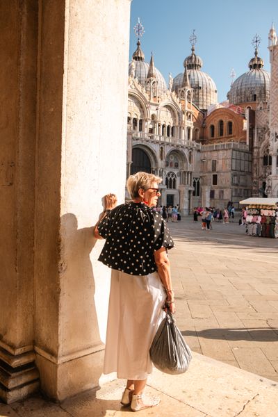 Professional photoshoot at the Piazza San Marco in Venice in Venice — photo by K Yellow, Smiler