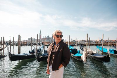 Professional photoshoot at the Piazza San Marco in Venice in Venice — photo by K Yellow, Smiler