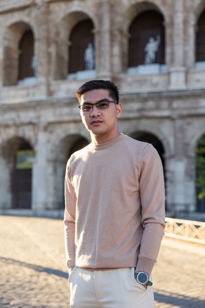 Professional photoshoot at the Colosseum in Rome — photo by Francesco Macioni, Smiler