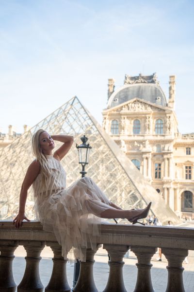 Louvre Photoshoot in Paris in Paris — photo by mohamed mahaerm, Smiler