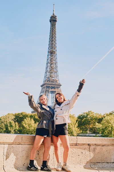 Eiffel Tower Photoshoot in Paris in Paris — photo by Romain B, Smiler