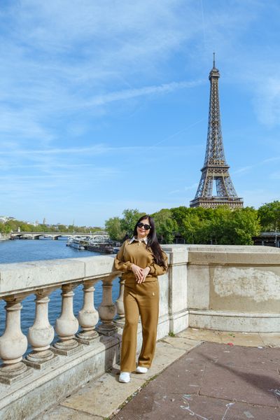 Eiffel Tower Photoshoot in Paris in Paris — photo by Renata  Silva, Smiler