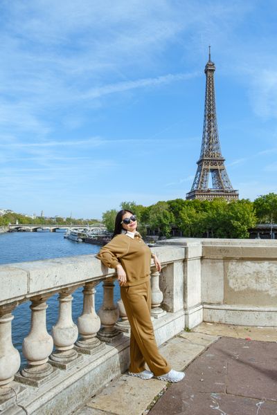 Eiffel Tower Photoshoot in Paris in Paris — photo by Renata  Silva, Smiler