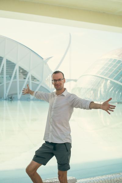Professional photoshoot at City of Art & Science in Valencia — photo by Yaritza Guirado, Smiler