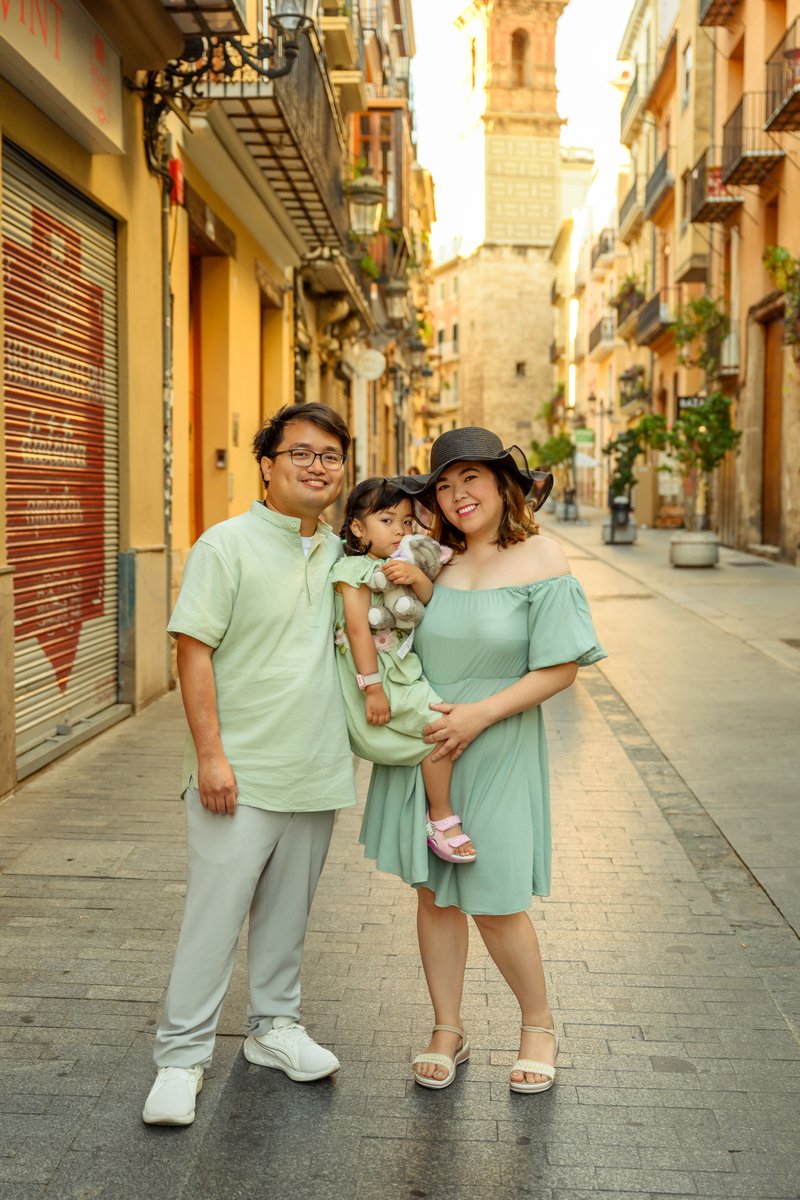 Valencia family photoshoot, photo by Alice Zenkina