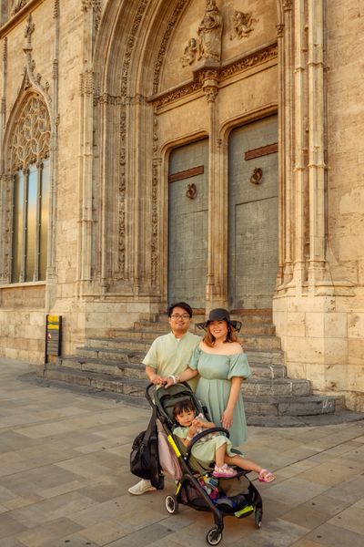 Professional photoshoot at City of Art & Science in Valencia — photo by Alice Zenkina, Smiler
