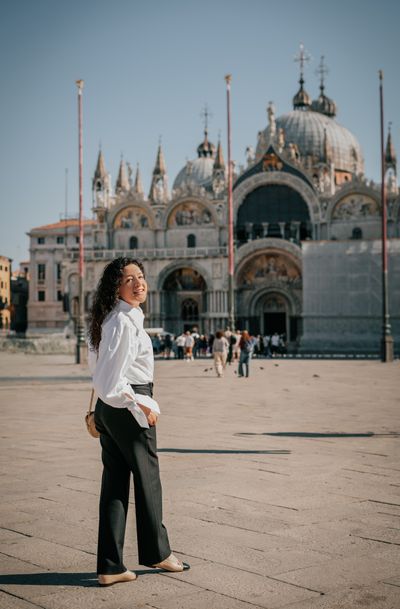 Professional photoshoot at the Piazza San Marco in Venice in Venice — photo by key mazhari, Smiler