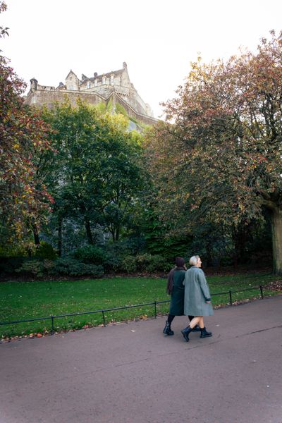 Private photo tour at old town in Edinburgh — photo by Melissa Clark, Smiler