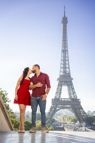 Eiffel Tower Photoshoot in Paris in Paris — photo by Kouss AMOURA, Smiler