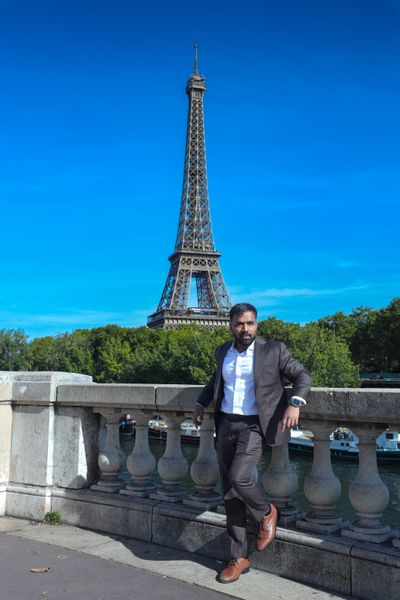 Eiffel Tower Photoshoot in Paris in Paris — photo by Sami Photography, Smiler