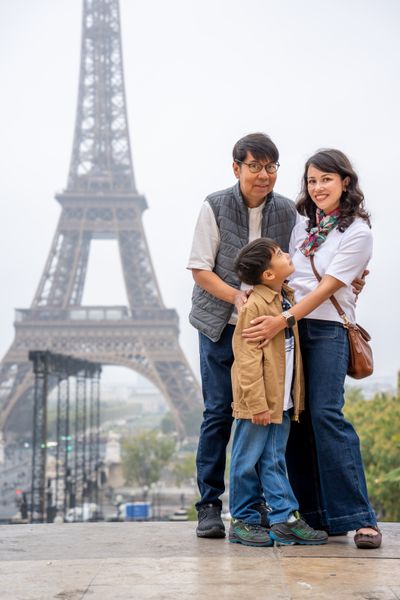 Eiffel Tower Photoshoot in Paris in Paris — photo by Kouss AMOURA, Smiler