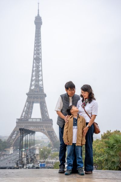 Eiffel Tower Photoshoot in Paris in Paris — photo by Kouss AMOURA, Smiler