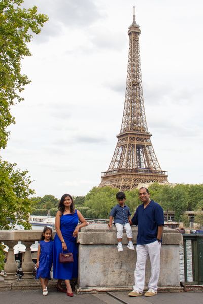 Eiffel Tower Photoshoot in Paris in Paris — photo by Moments in Paris, Smiler