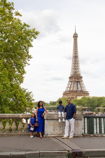 Eiffel Tower Photoshoot in Paris in Paris — photo by Moments in Paris, Smiler