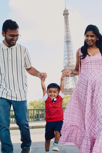 Eiffel Tower Photoshoot in Paris in Paris — photo by Romain B, Smiler