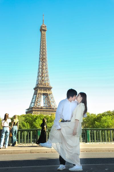 Eiffel Tower Photoshoot in Paris in Paris — photo by Sami Photography, Smiler