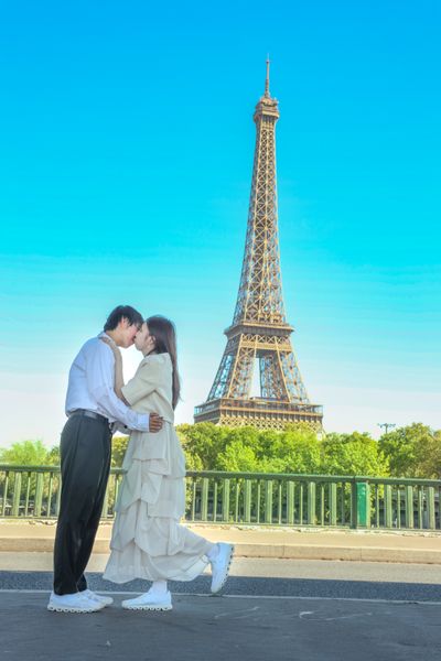 Eiffel Tower Photoshoot in Paris in Paris — photo by Sami Photography, Smiler