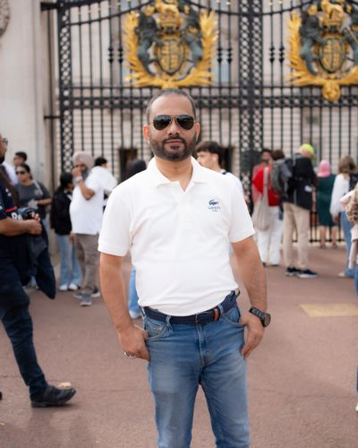 Shees — Landmark photo tour, London · today — photo by Ahtesham Adalat Adalat, Smiler