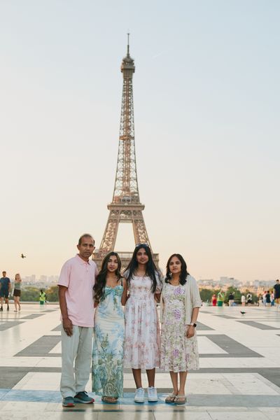 Eiffel Tower Photoshoot in Paris in Paris — photo by Romain B, Smiler